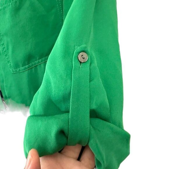 Diane Von Furstenberg Green 100% Silk Buttondown Longsleeve Shirt Rolltab sz 2 - Picture 5 of 10